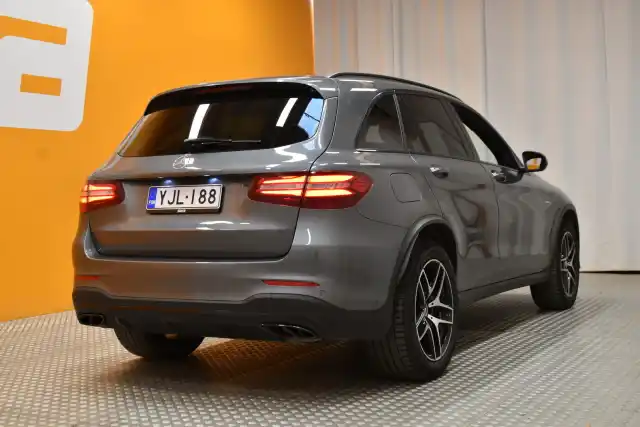 Harmaa Maastoauto, Mercedes-Benz GLC 43 AMG – YJL-188