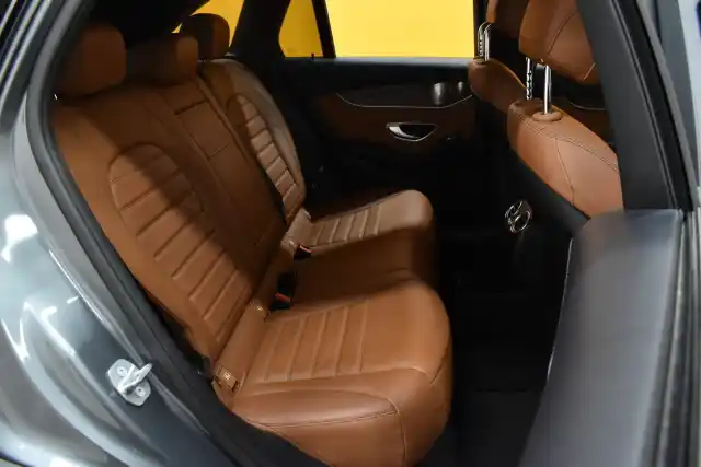 Harmaa Maastoauto, Mercedes-Benz GLC 43 AMG – YJL-188