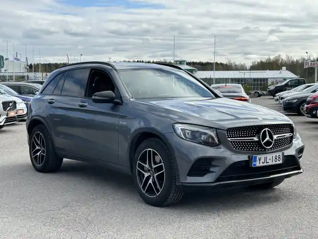 Harmaa Maastoauto, Mercedes-Benz GLC 43 AMG – YJL-188
