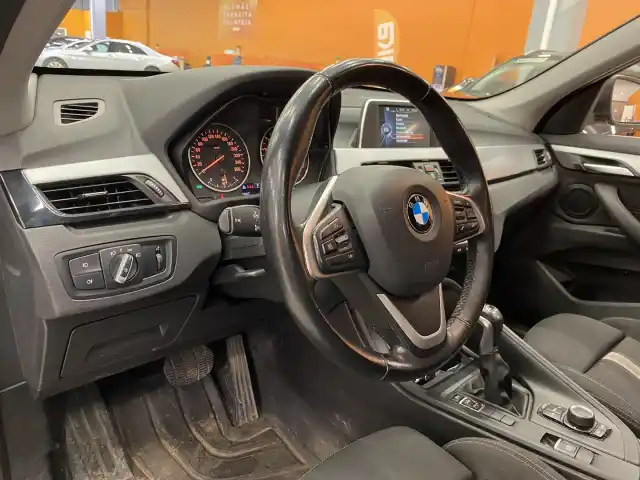 Musta Maastoauto, BMW X1 – YJM-654