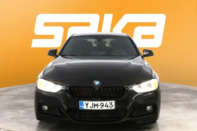 Musta Sedan, BMW 316 – YJM-943