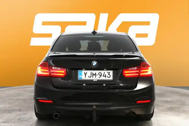 Musta Sedan, BMW 316 – YJM-943