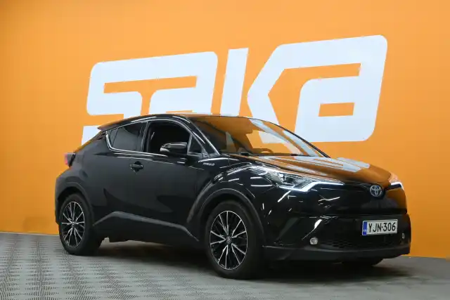 Musta Maastoauto, Toyota C-HR – YJN-306