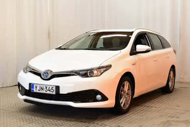 Valkoinen Farmari, Toyota Auris – YJN-345