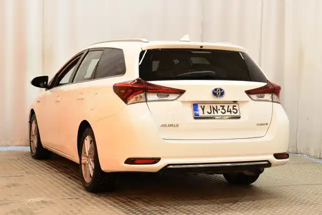 Valkoinen Farmari, Toyota Auris – YJN-345