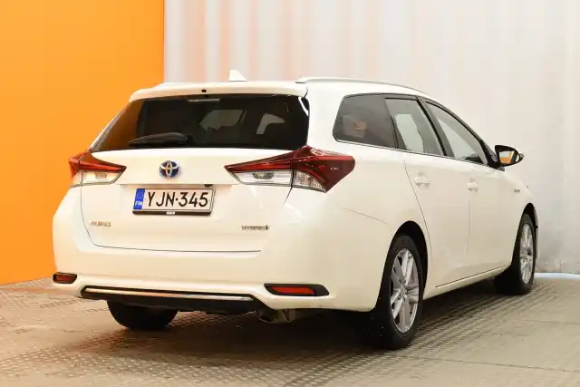 Valkoinen Farmari, Toyota Auris – YJN-345