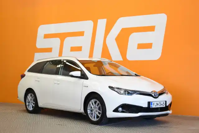 Valkoinen Farmari, Toyota Auris – YJN-345