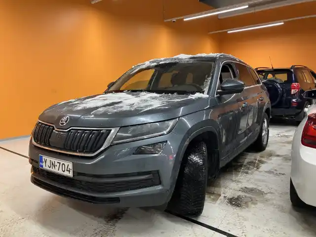 Harmaa Maastoauto, Skoda Kodiaq – YJN-704