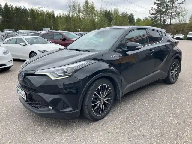 Musta Maastoauto, Toyota C-HR – YJO-354