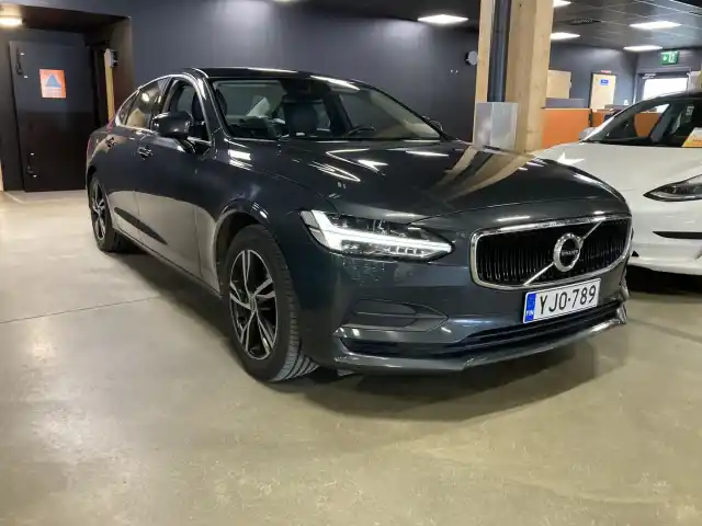 Harmaa Sedan, Volvo S90 – YJO-789