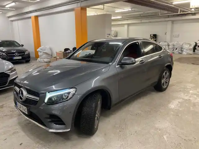 Harmaa Maastoauto, Mercedes-Benz GLC – YJP-745