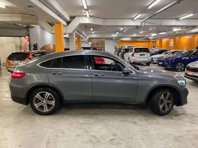 Harmaa Maastoauto, Mercedes-Benz GLC – YJP-745