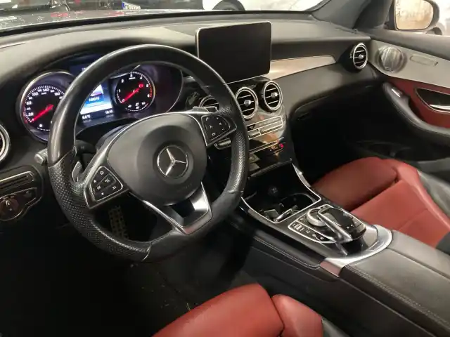 Harmaa Maastoauto, Mercedes-Benz GLC – YJP-745