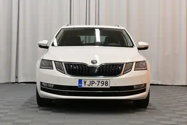 Valkoinen Farmari, Skoda Octavia – YJP-798