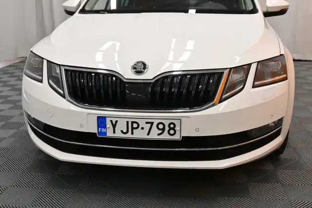 Valkoinen Farmari, Skoda Octavia – YJP-798