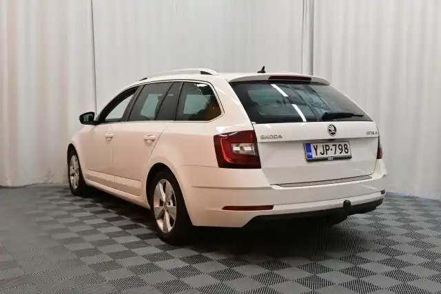 Valkoinen Farmari, Skoda Octavia – YJP-798