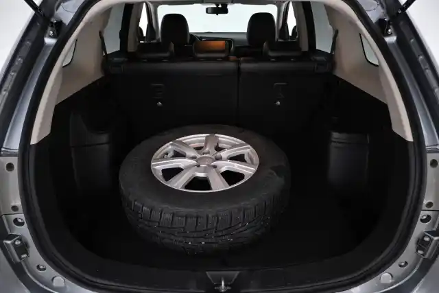 Harmaa Maastoauto, Mitsubishi OUTLANDER PHEV – YJP-914