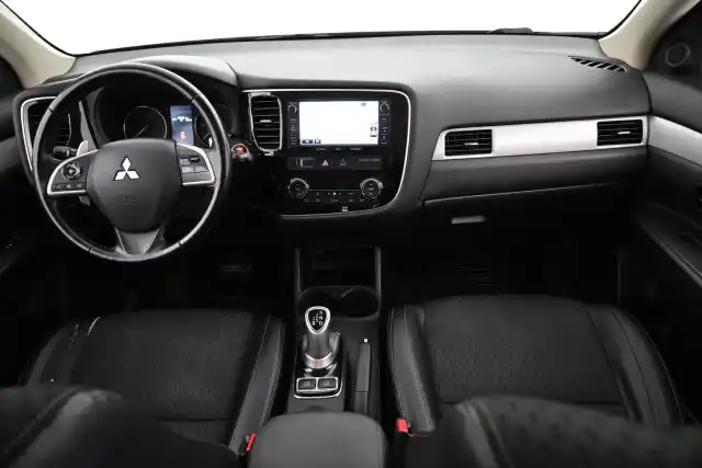 Harmaa Maastoauto, Mitsubishi OUTLANDER PHEV – YJP-914