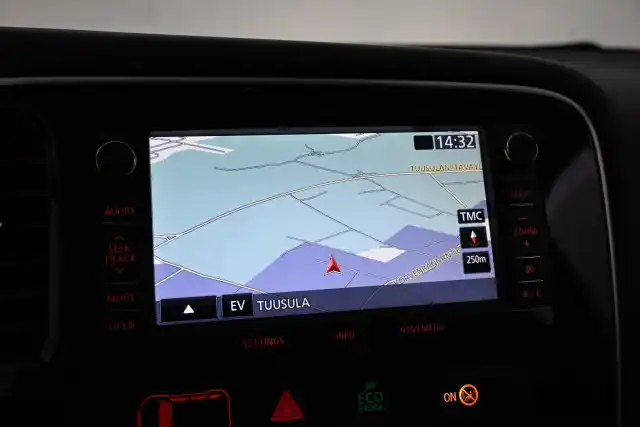 Harmaa Maastoauto, Mitsubishi OUTLANDER PHEV – YJP-914
