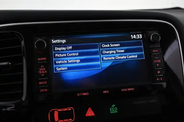 Harmaa Maastoauto, Mitsubishi OUTLANDER PHEV – YJP-914