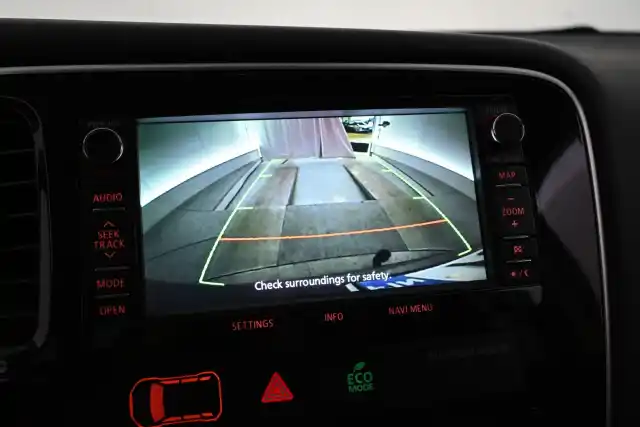 Harmaa Maastoauto, Mitsubishi OUTLANDER PHEV – YJP-914