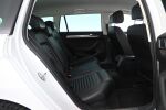 Valkoinen Farmari, Volkswagen Passat – YJP-915, kuva 11