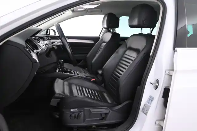 Valkoinen Farmari, Volkswagen Passat – YJP-915