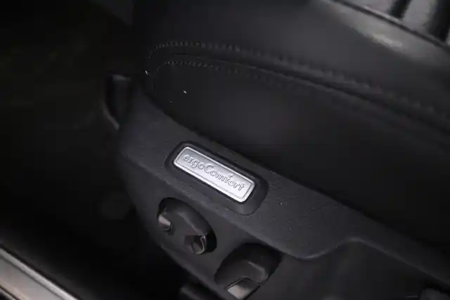 Valkoinen Farmari, Volkswagen Passat – YJP-915