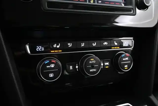 Valkoinen Farmari, Volkswagen Passat – YJP-915