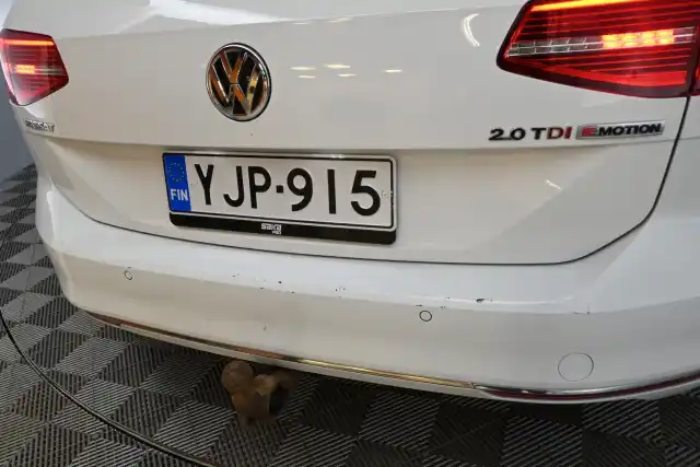 Valkoinen Farmari, Volkswagen Passat – YJP-915