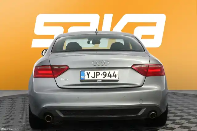 Harmaa Coupe, Audi A5 – YJP-944