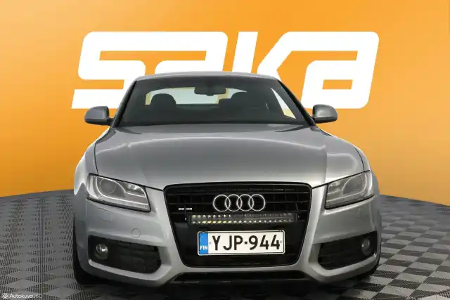 Harmaa Coupe, Audi A5 – YJP-944