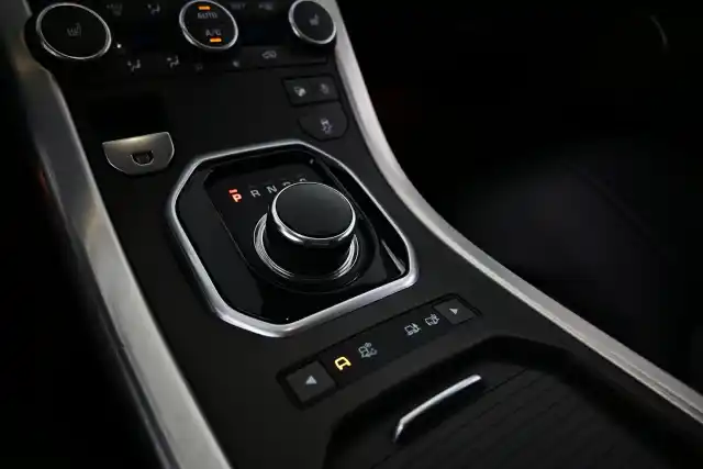 Valkoinen Maastoauto, Land Rover Range Rover Evoque – YJS-658
