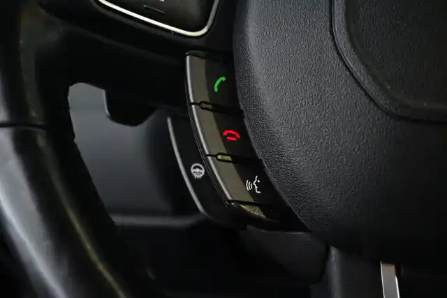 Valkoinen Maastoauto, Land Rover Range Rover Evoque – YJS-658