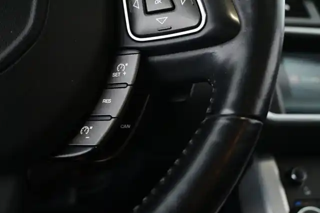 Valkoinen Maastoauto, Land Rover Range Rover Evoque – YJS-658
