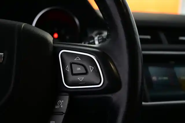 Valkoinen Maastoauto, Land Rover Range Rover Evoque – YJS-658