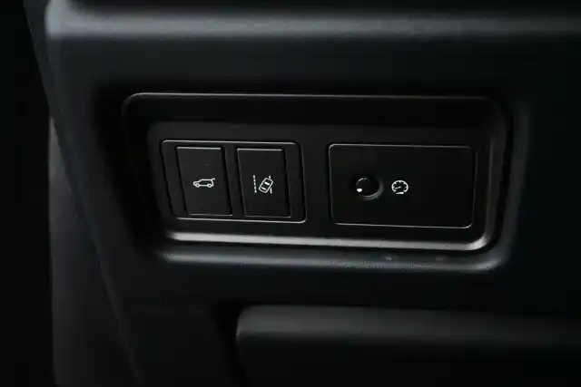 Valkoinen Maastoauto, Land Rover Range Rover Evoque – YJS-658