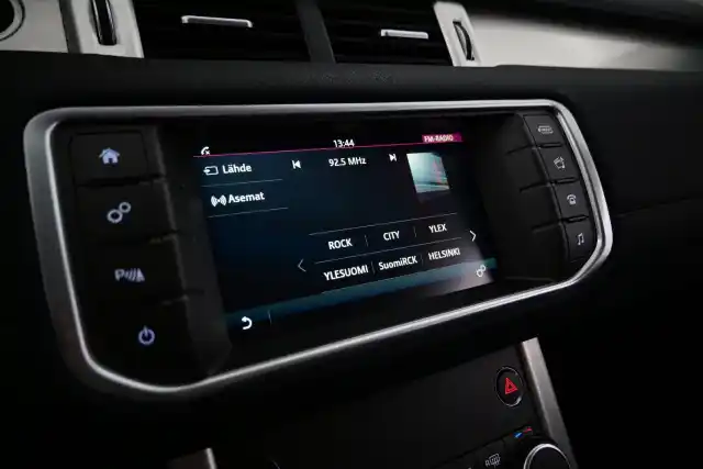 Valkoinen Maastoauto, Land Rover Range Rover Evoque – YJS-658