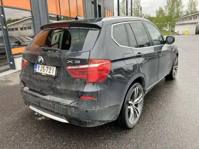 Musta Farmari, BMW X3 – YJS-721