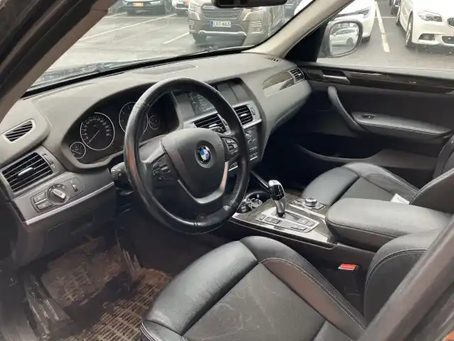 Musta Farmari, BMW X3 – YJS-721