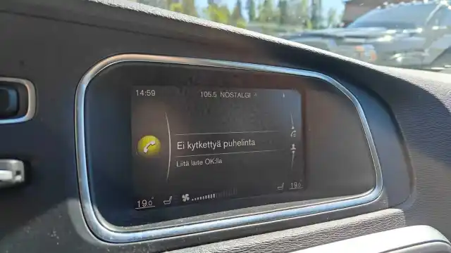 Sininen Viistoperä, Volvo V40 – YJU-422
