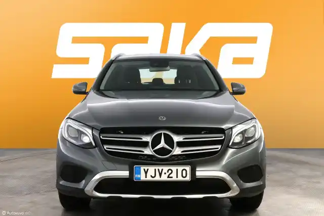 Harmaa Maastoauto, Mercedes-Benz GLC – YJV-210