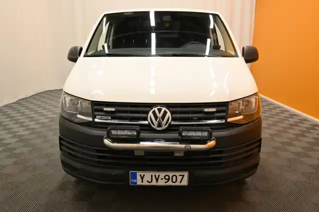 Valkoinen Pakettiauto, Volkswagen Transporter – YJV-907