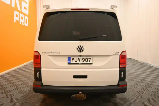 Valkoinen Pakettiauto, Volkswagen Transporter – YJV-907