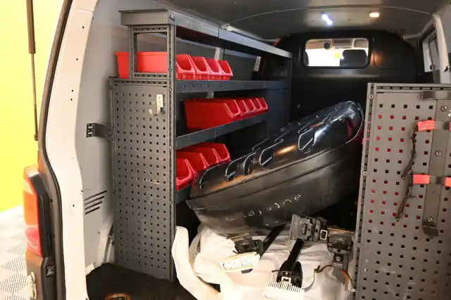 Valkoinen Pakettiauto, Volkswagen Transporter – YJV-907