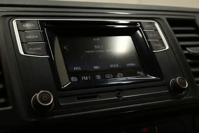 Valkoinen Pakettiauto, Volkswagen Transporter – YJV-907