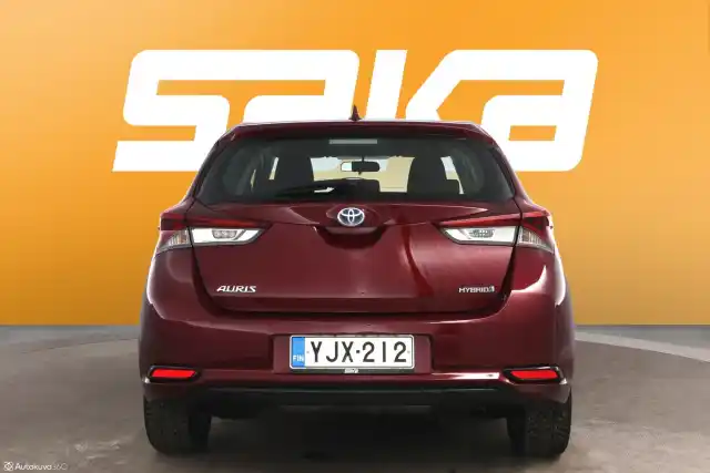 Punainen Viistoperä, Toyota Auris – YJX-212