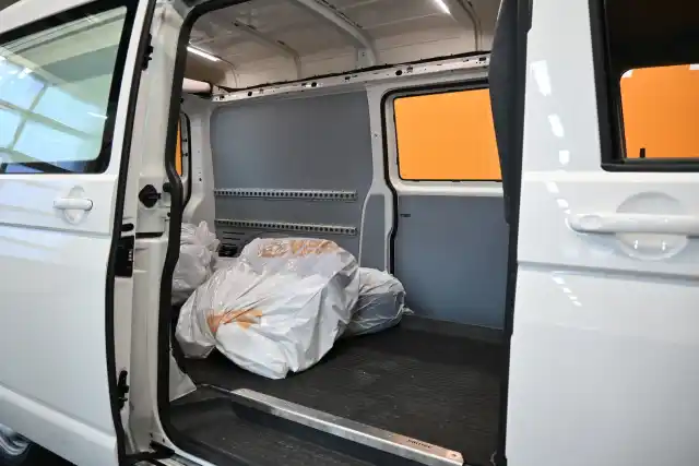 Valkoinen Pakettiauto, Volkswagen Transporter – YJX-284