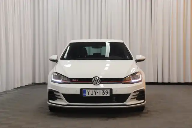 Valkoinen Viistoperä, Volkswagen Golf – YJY-139