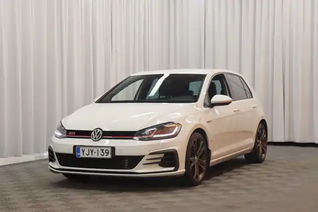 Valkoinen Viistoperä, Volkswagen Golf – YJY-139